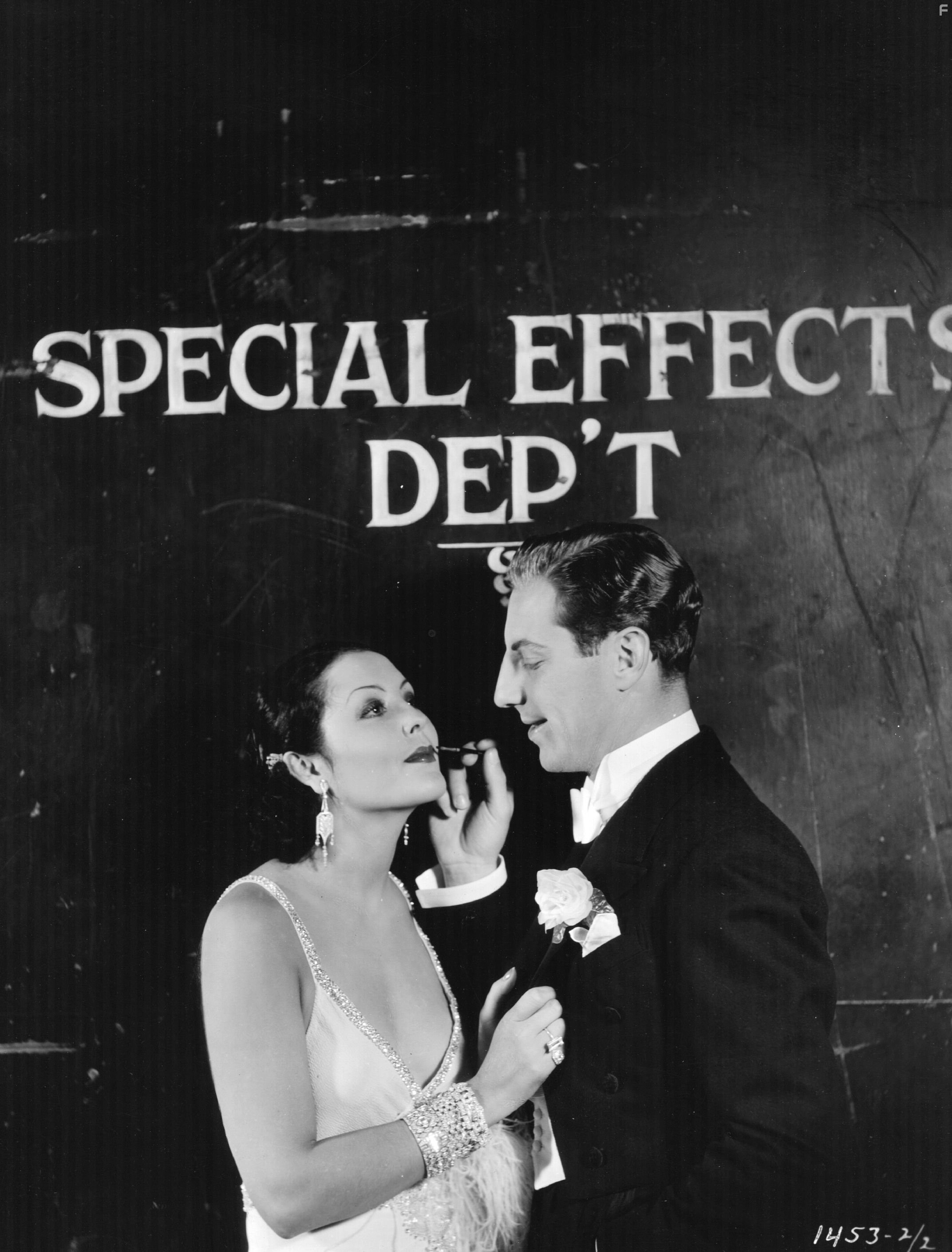 Louis Calhern, Chico Marx, Raquel Torres, and The Marx Brothers in Утиный суп (1933)