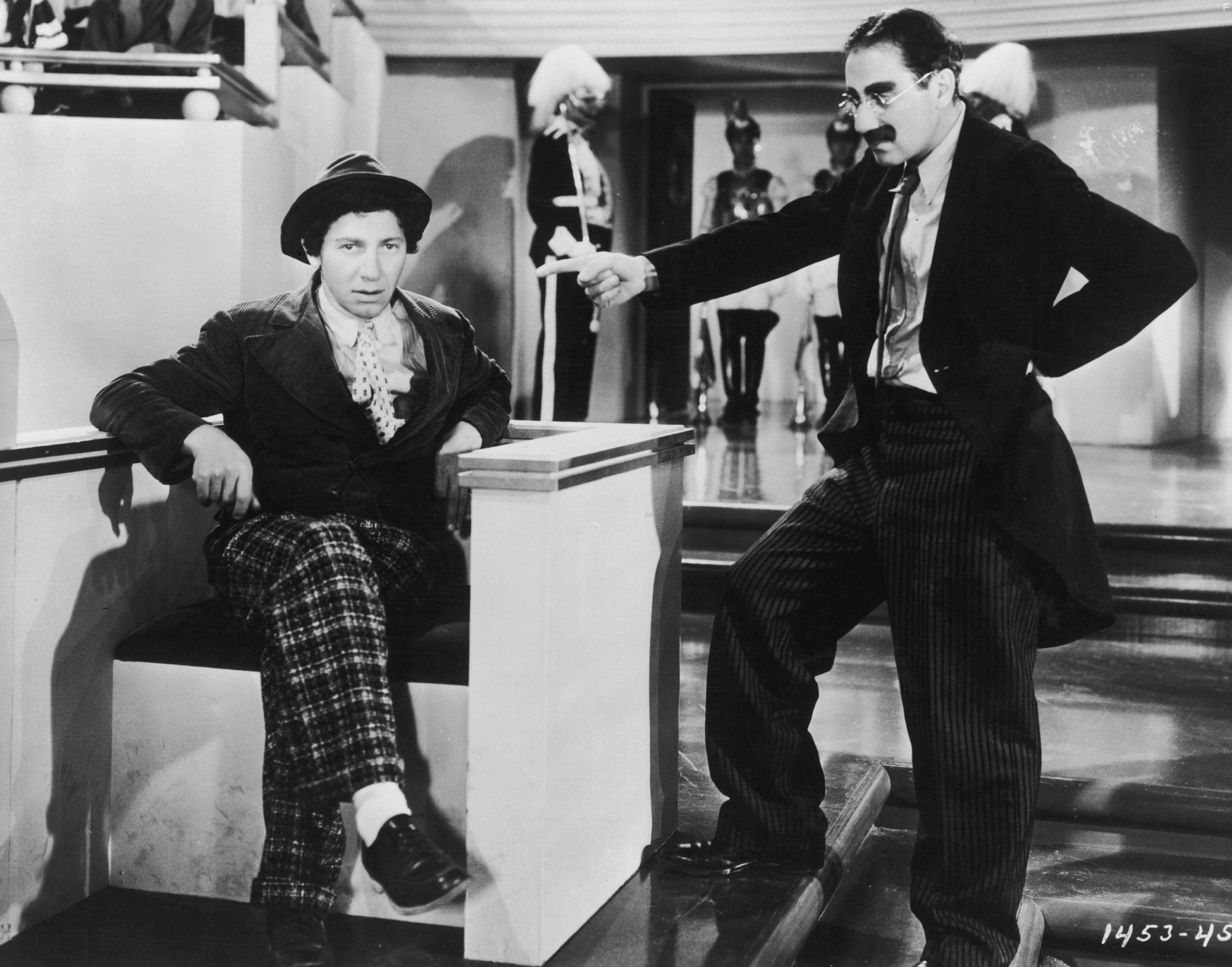 Groucho Marx, Chico Marx, and The Marx Brothers in Утиный суп (1933)