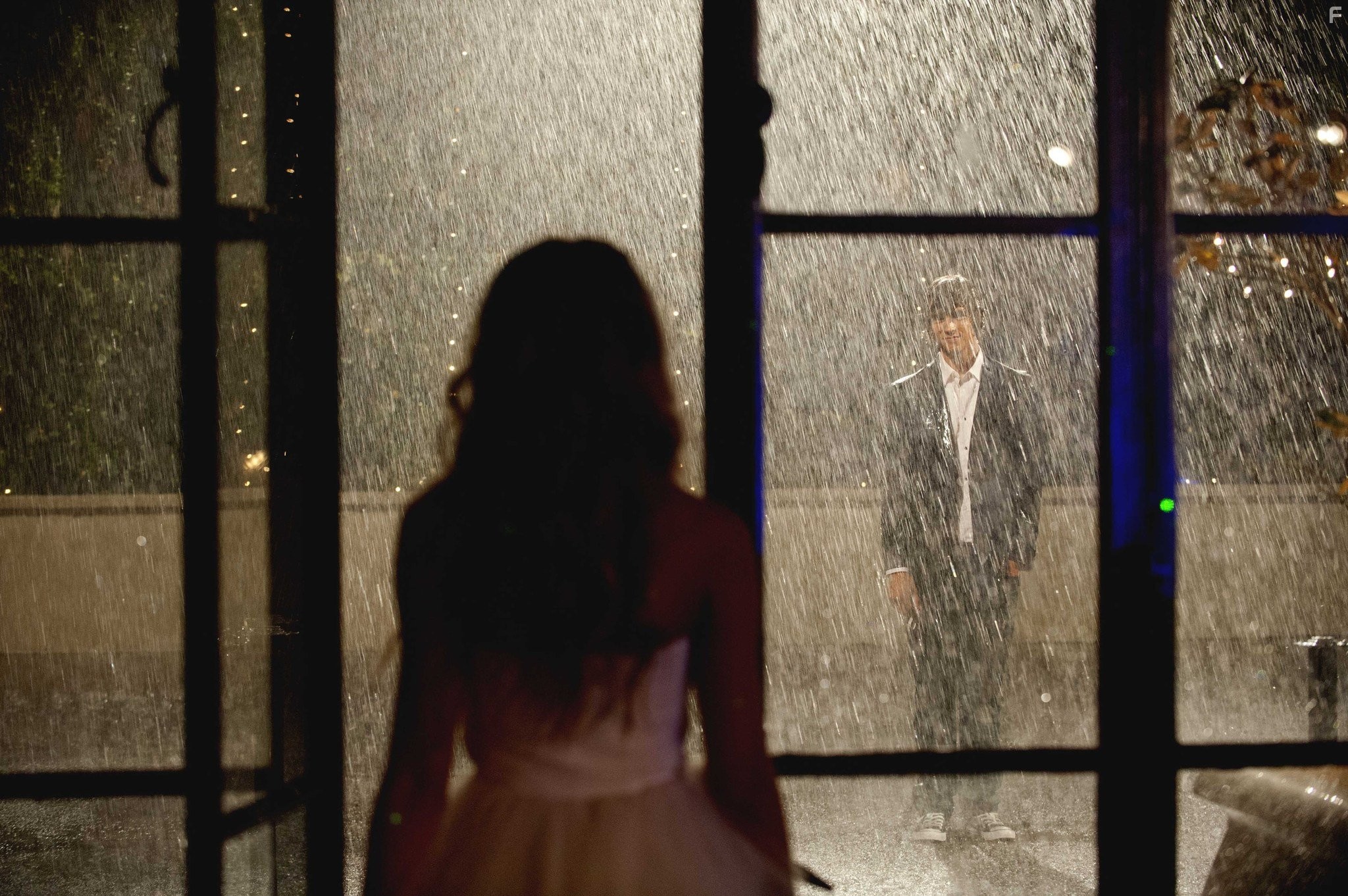 Indiana Evans in Голубая лагуна (2012)