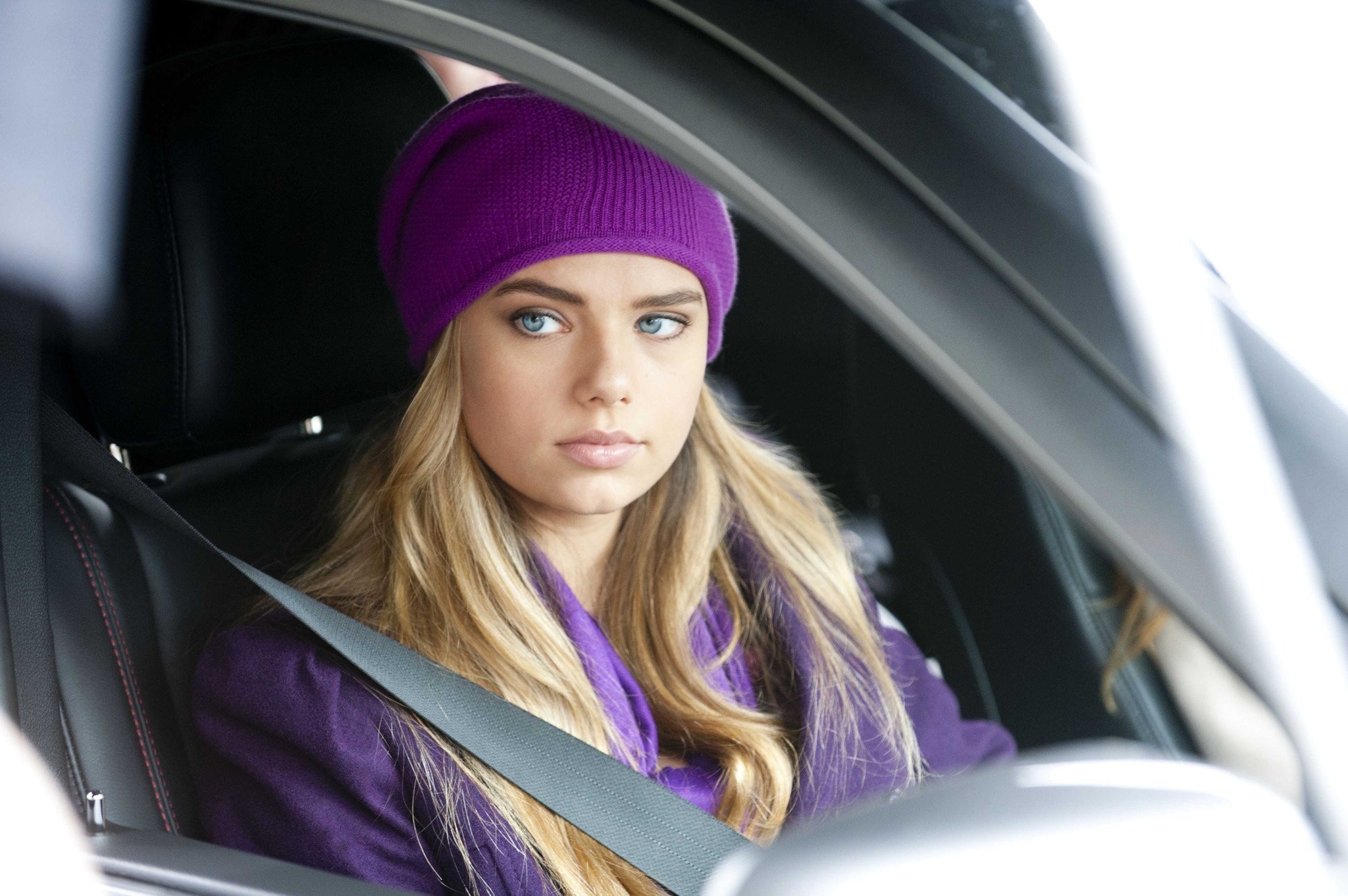 Indiana Evans in Голубая лагуна (2012)