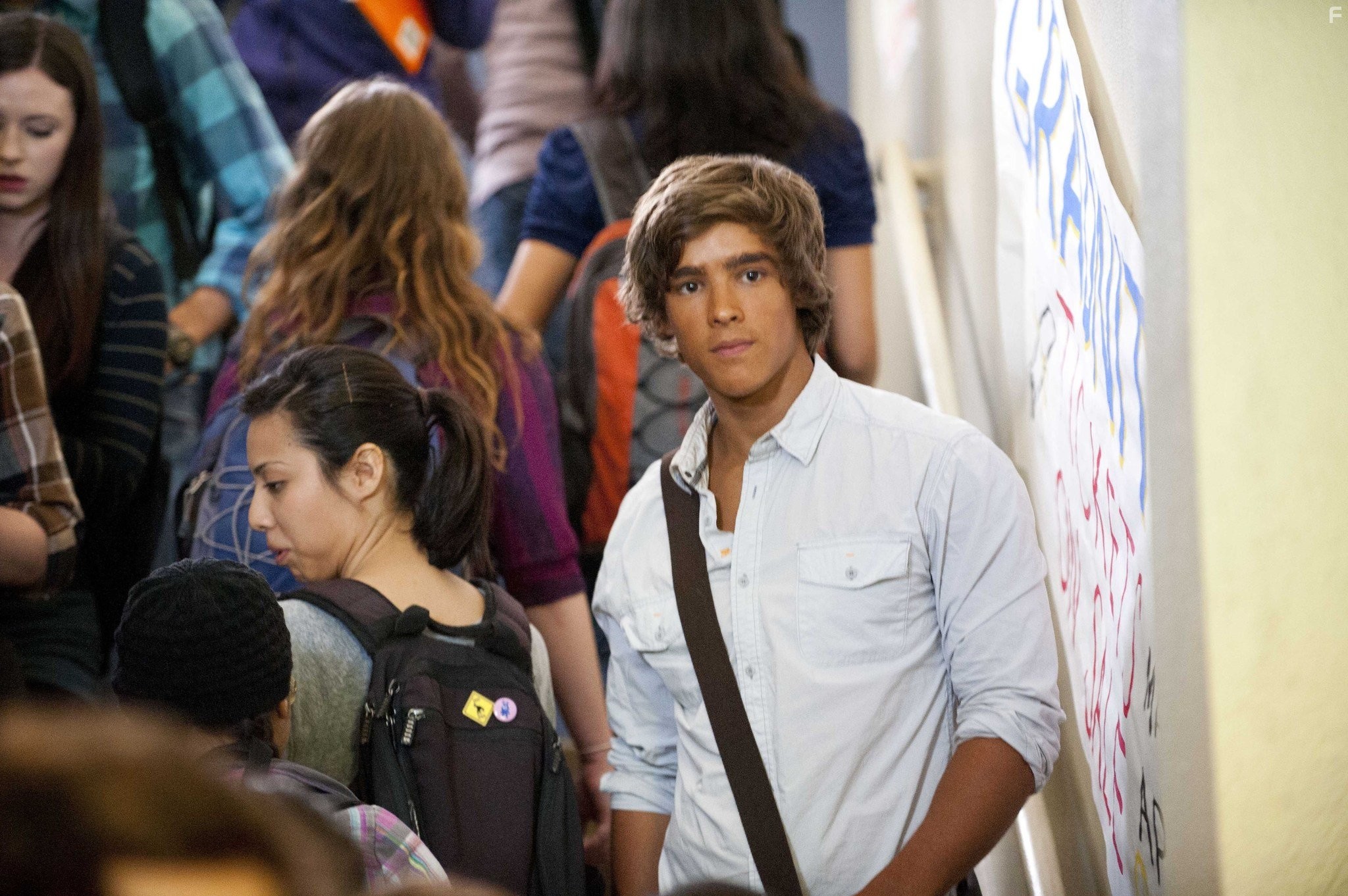 Brenton Thwaites in Голубая лагуна (2012)
