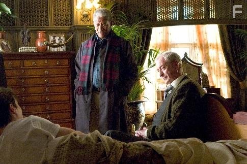 Morgan Freeman, Christian Bale, and Michael Caine in Бэтмен: Начало (2005)