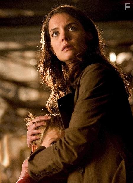 Katie Holmes and Jack Gleeson in Бэтмен: Начало (2005)