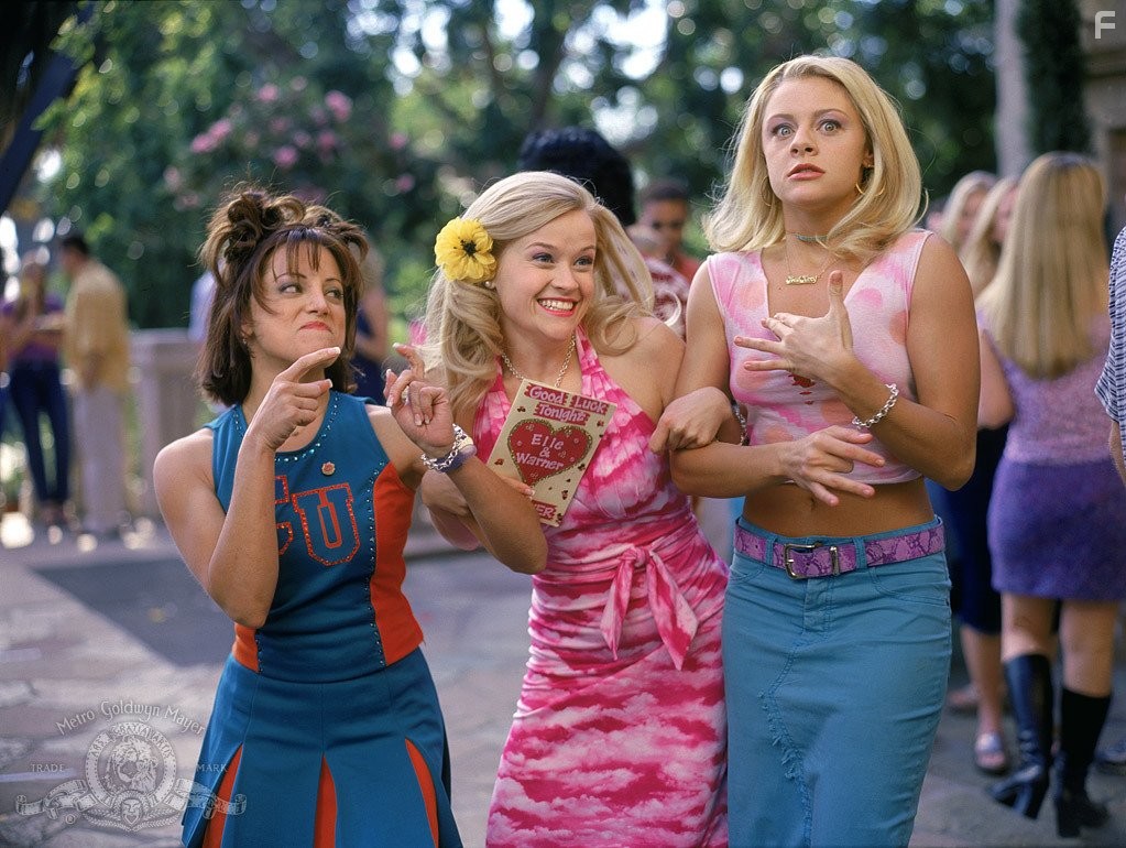 Reese Witherspoon, Jessica Cauffiel, and Alanna Ubach in Блондинка в законе (2001)
