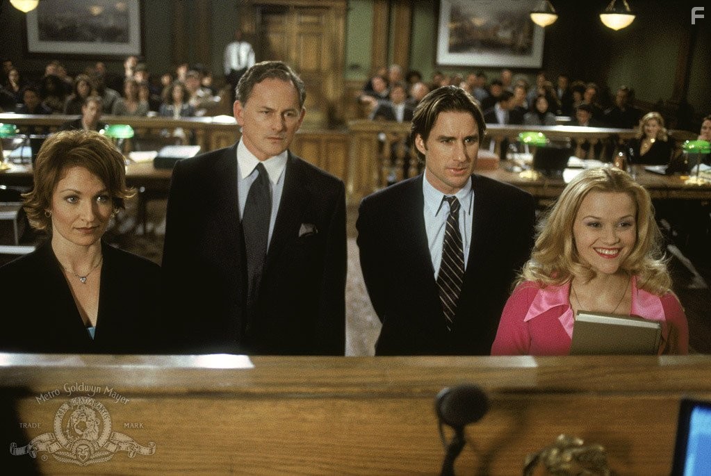 Reese Witherspoon, Victor Garber, Luke Wilson, and Shannon O'Hurley in Блондинка в законе (2001)