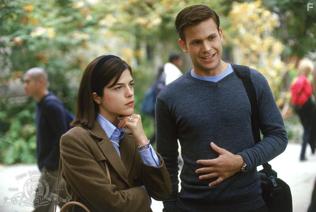 Selma Blair and Matthew Davis in Блондинка в законе (2001)