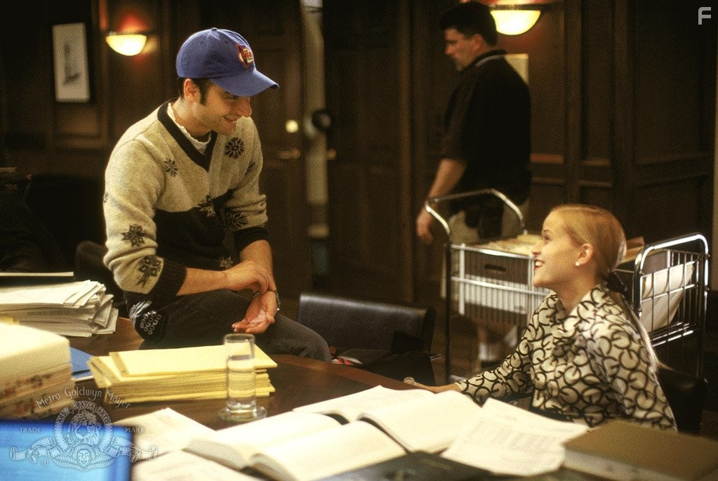 Reese Witherspoon and Robert Luketic in Блондинка в законе (2001)