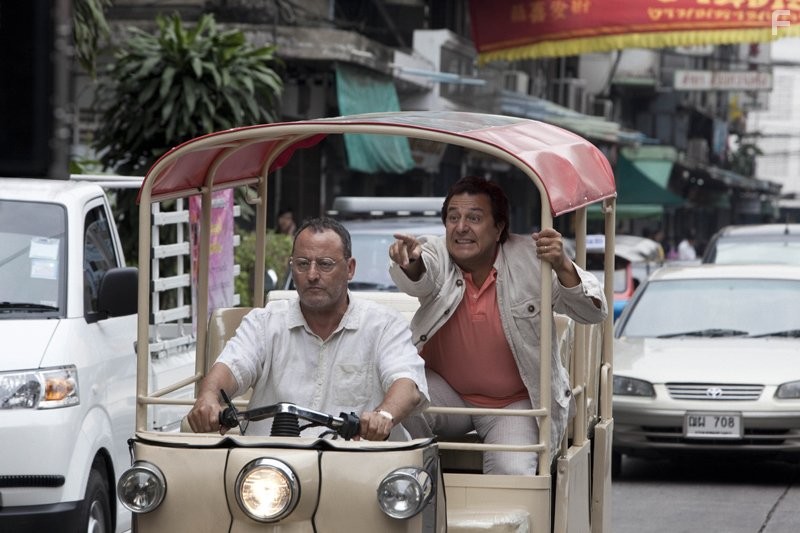 Jean Reno and Christian Clavier in Татусi без шкiдливих звичок (2011)