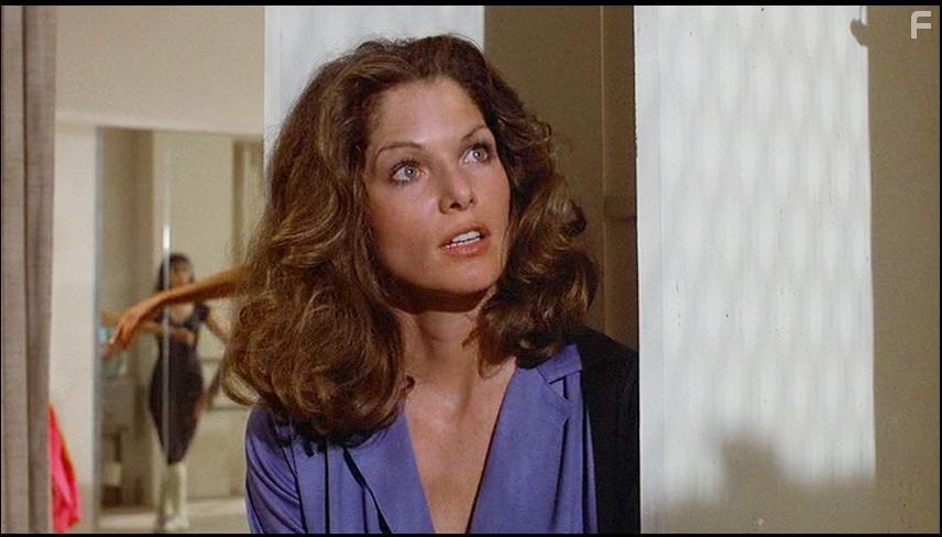 Lois Chiles in Кома (1978)