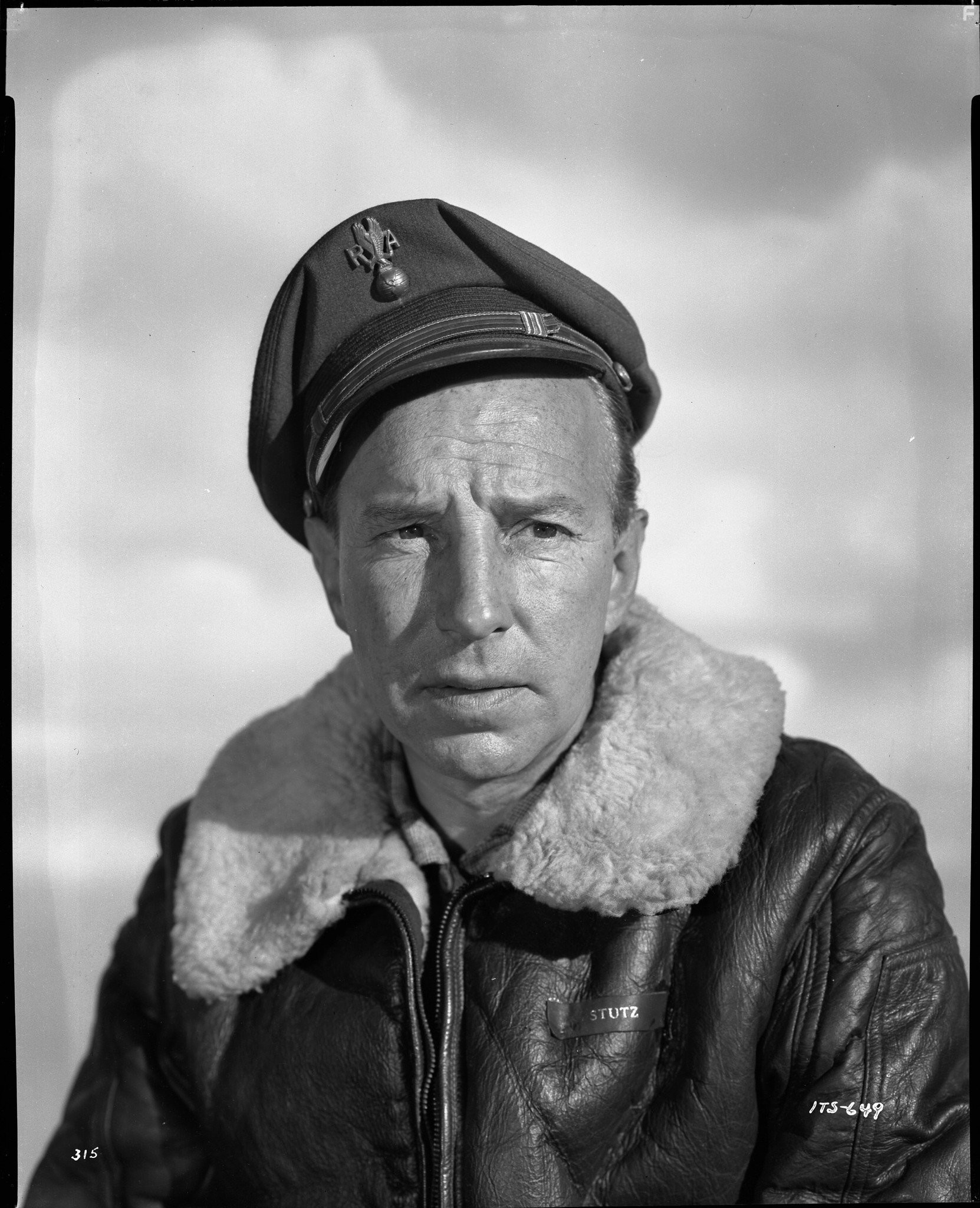 Lloyd Nolan in Небесный остров (1953)