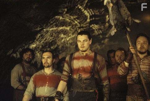 Leonardo DiCaprio, Nevan Finegan, Stephen Graham, and Dominiquie Vandenberg in Банды Нью-Йорка (2002)