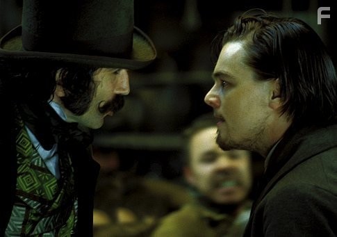Leonardo DiCaprio and Daniel Day-Lewis in Банды Нью-Йорка (2002)