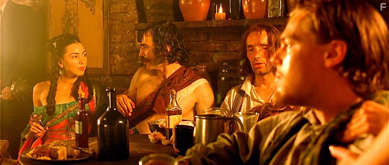 Leonardo DiCaprio and Daniel Day-Lewis in Банды Нью-Йорка (2002)
