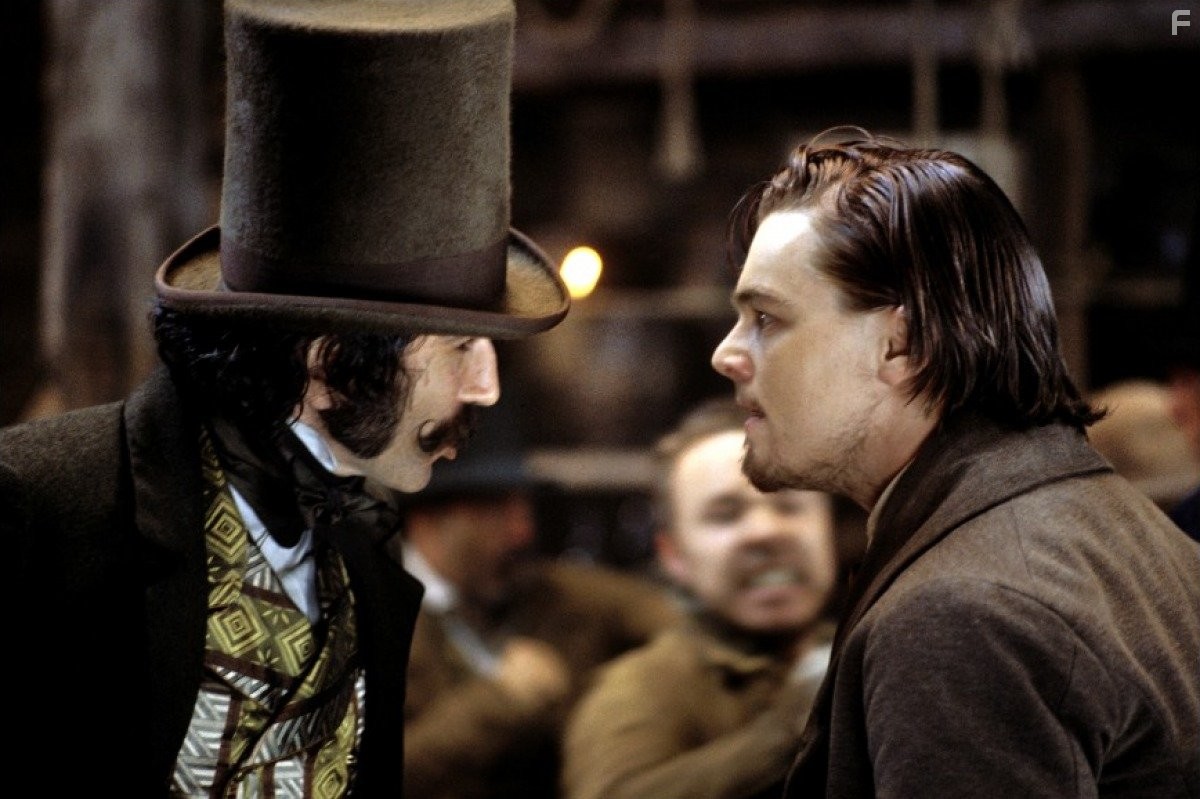 Leonardo DiCaprio and Daniel Day-Lewis in Банды Нью-Йорка (2002)