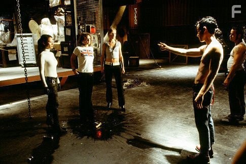 Drew Barrymore, Cameron Diaz, Lucy Liu, and Justin Theroux in Ангелы Чарли: Только вперёд (2003)