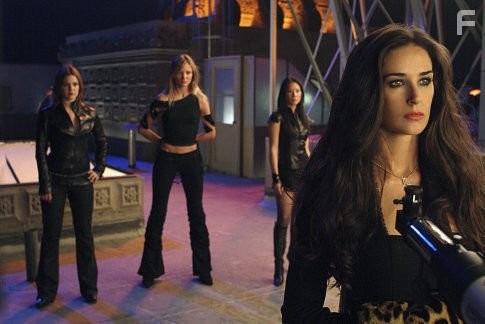 Drew Barrymore, Cameron Diaz, Demi Moore, and Lucy Liu in Ангелы Чарли: Только вперёд (2003)