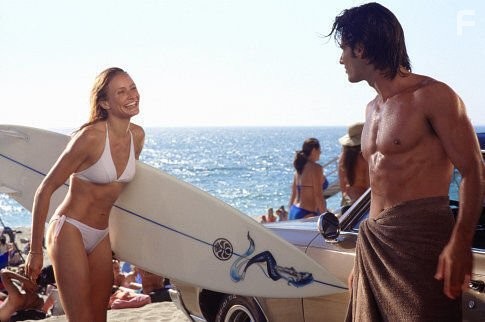 Cameron Diaz and Rodrigo Santoro in Ангелы Чарли: Только вперёд (2003)