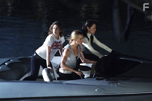 Drew Barrymore, Cameron Diaz, and Lucy Liu in Ангелы Чарли: Только вперёд (2003)