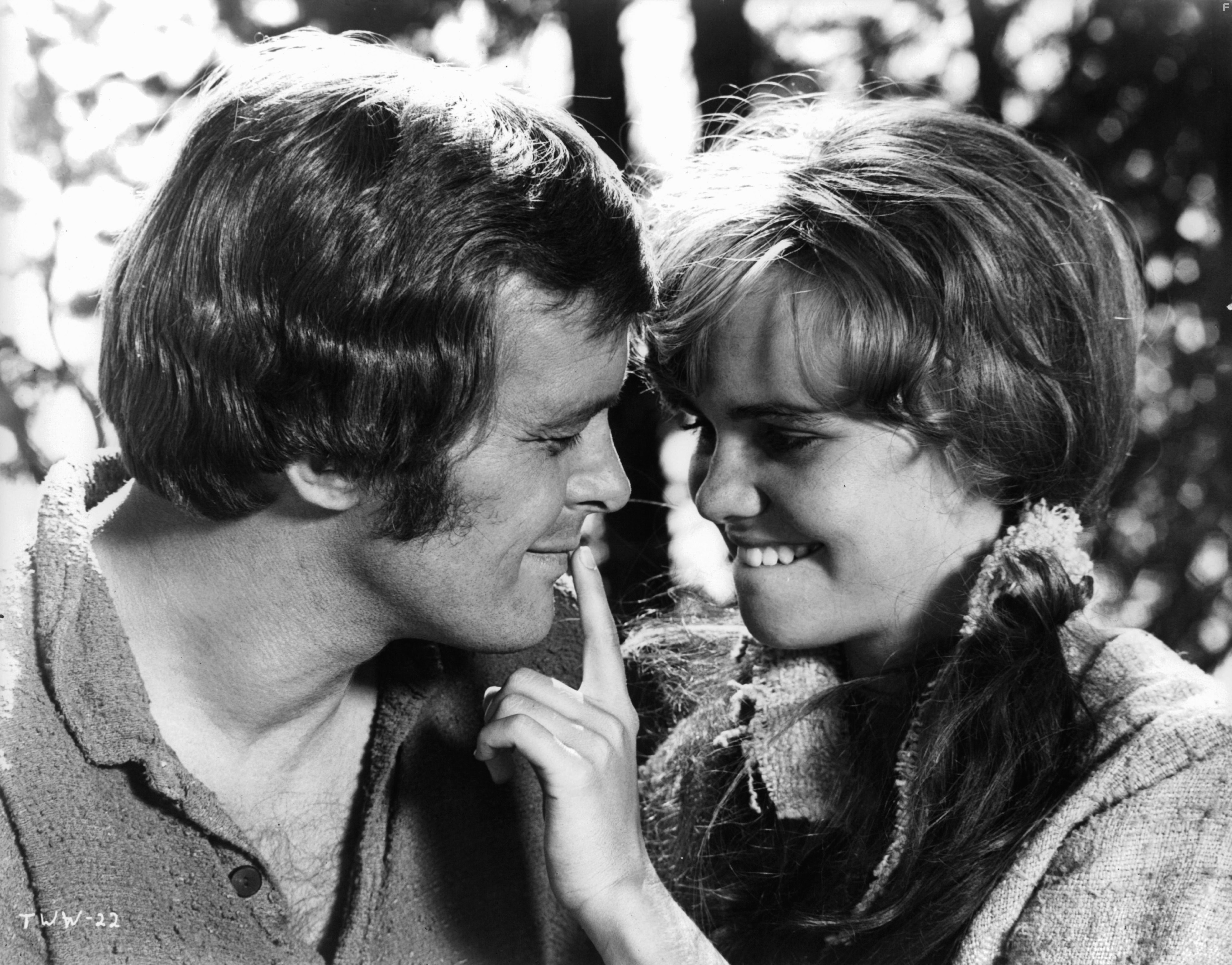 Sally Field and Michael Witney in Путь на Запад (1967)