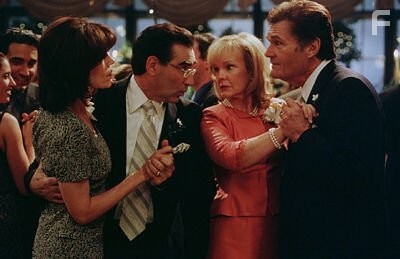 Molly Cheek, Eugene Levy, Deborah Rush, and Fred Willard in Американский пирог 3: Свадьба (2003)