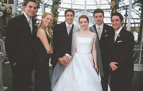 (L to R) The bridal party: SEANN WILLIAM SCOTT as Steve Stifler, JANUARY JONES as Cadence, JASON BIGGS as Jim (the groom), ALYSON HANNIGAN as Michelle (the bride), EDDIE KAYE THOMAS as Finch and THOMAS IAN NICHOLAS as Kevin in American Wedding.