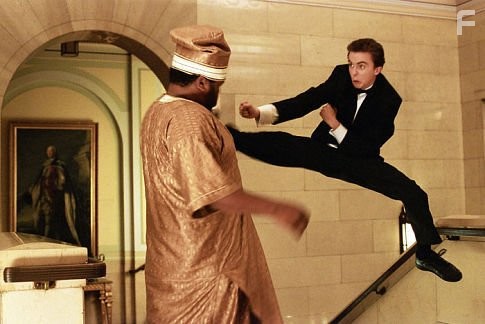 Frankie Muniz and Anthony Anderson in Агент Коди Бэнкс 2: Пункт назначения - Лондон (2004)