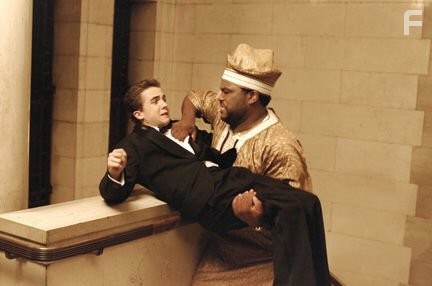 Frankie Muniz and Anthony Anderson in Агент Коди Бэнкс 2: Пункт назначения - Лондон (2004)