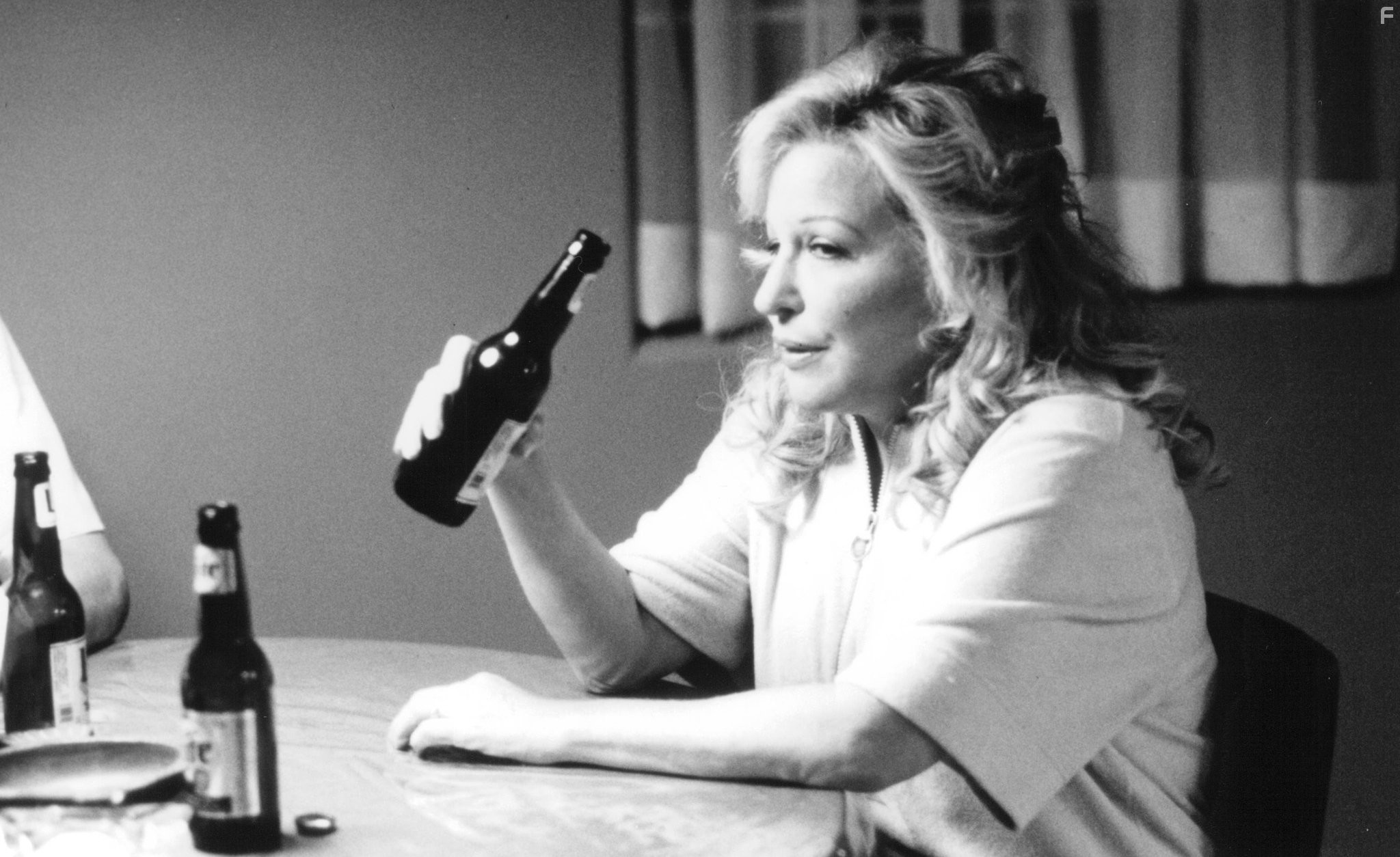 Bette Midler in Утопим Мону! (2000)