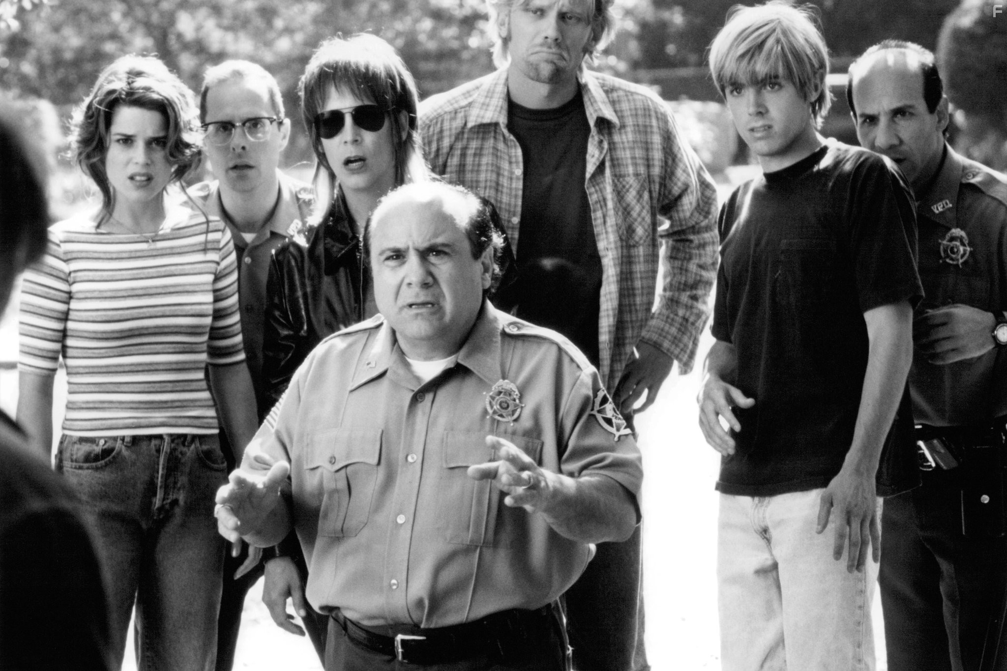 Neve Campbell, Jamie Lee Curtis, Danny DeVito, Casey Affleck, Paul Ben-Victor, Mark Pellegrino, and Paul Schulze in Утопим Мону! (2000)