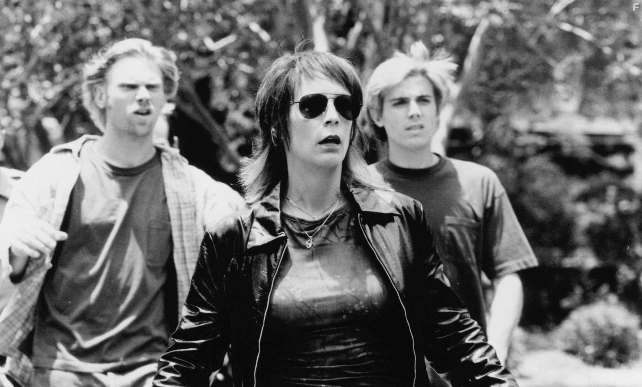 Jamie Lee Curtis, Casey Affleck, and Mark Pellegrino in Утопим Мону! (2000)