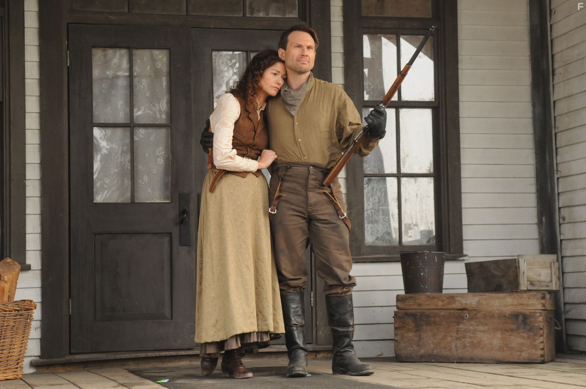Christian Slater and Jill Hennessy in Наездник рассвета (2012)