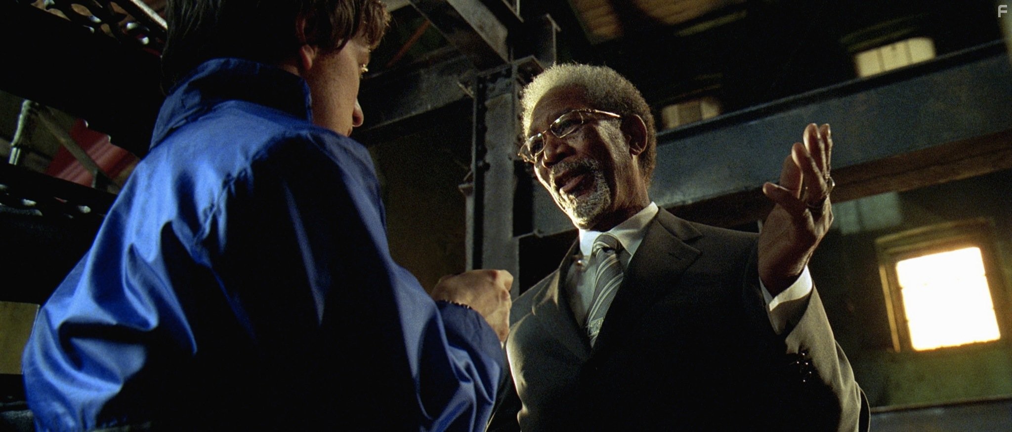 Morgan Freeman and James McAvoy in Особо опасен (2008)