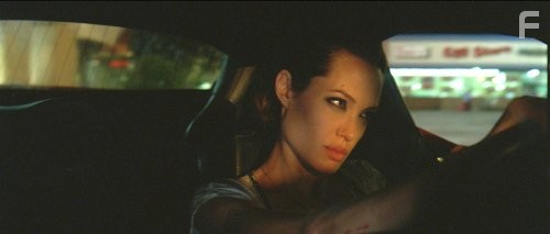 Angelina Jolie in Особо опасен (2008)
