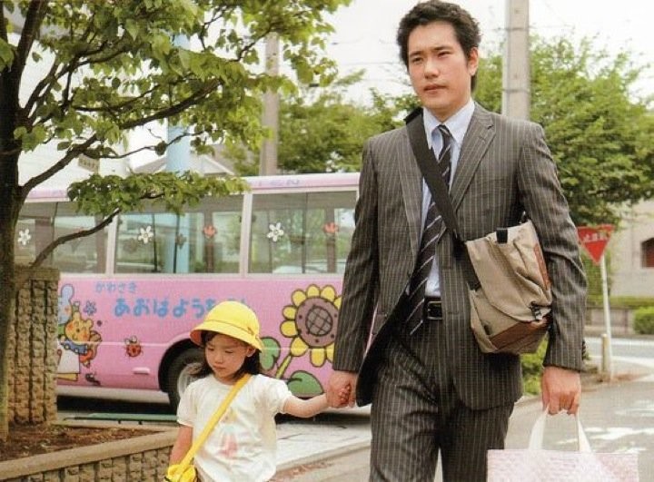 Ken'ichi Matsuyama and Mana Ashida in Usagi doroppu (2011)