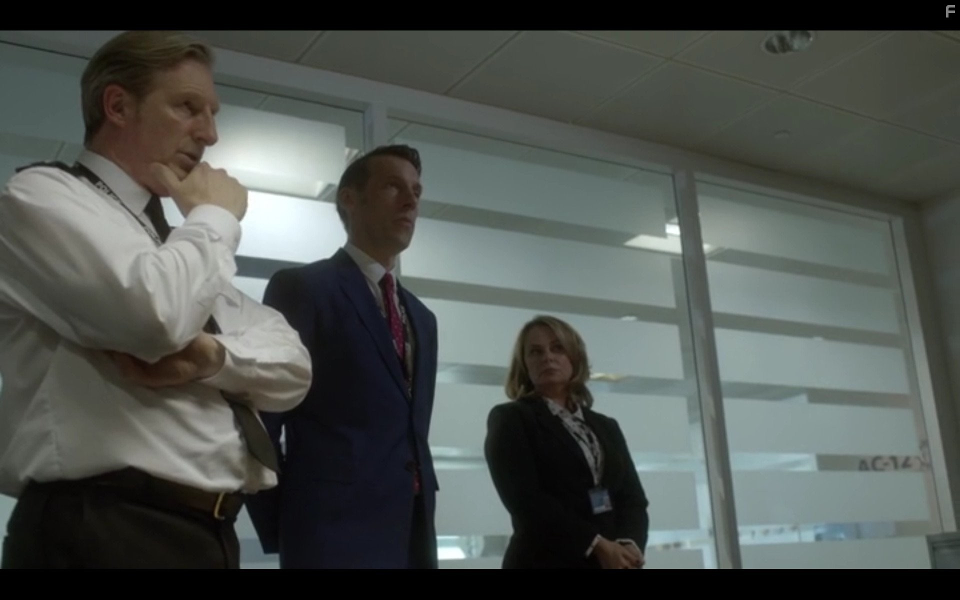 Adrian Dunbar, Polly Walker, and Craig Parkinson in По долгу службы (2012)