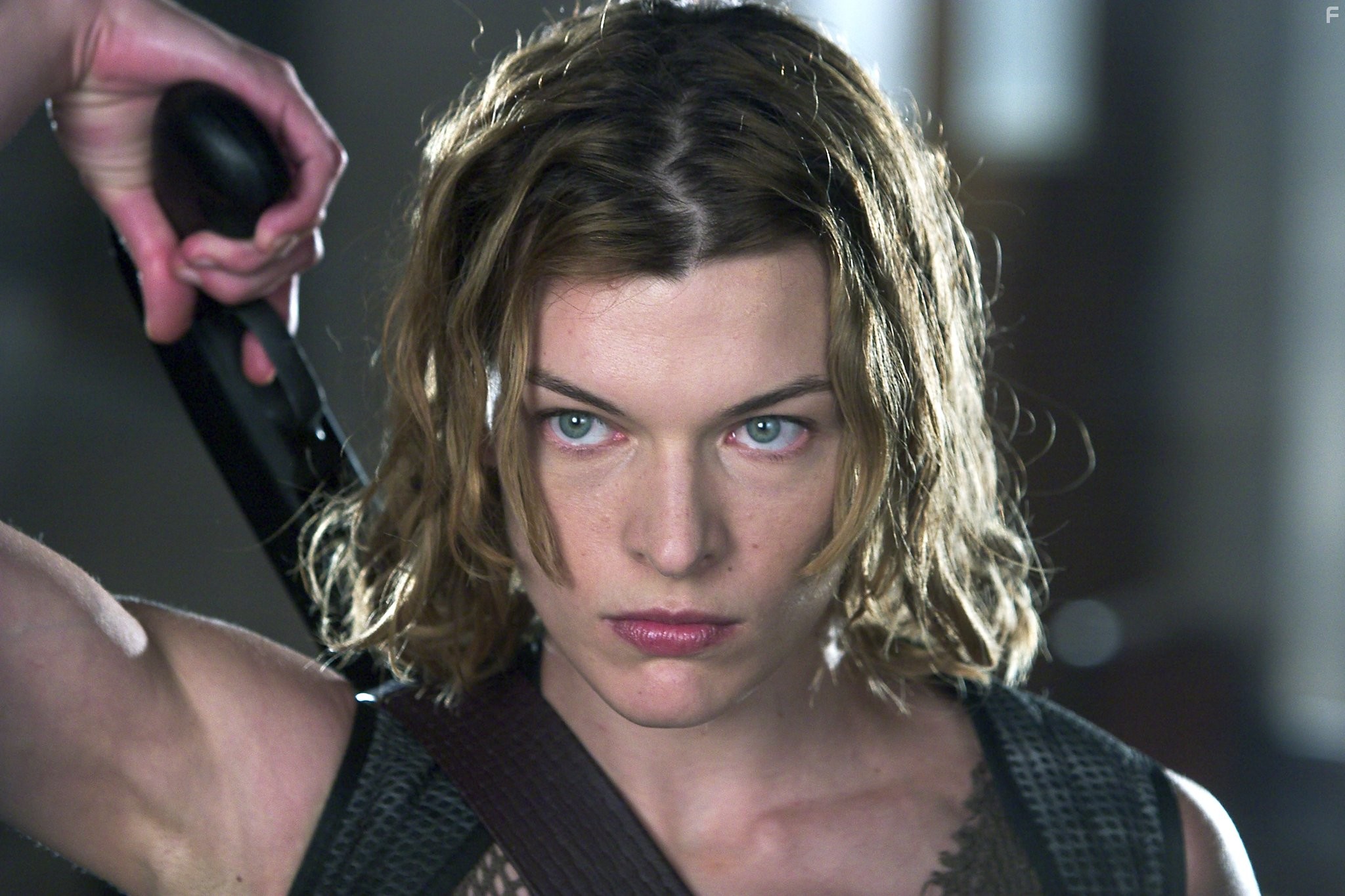 Milla Jovovich in Обитель зла 2: Апокалипсис (2004)