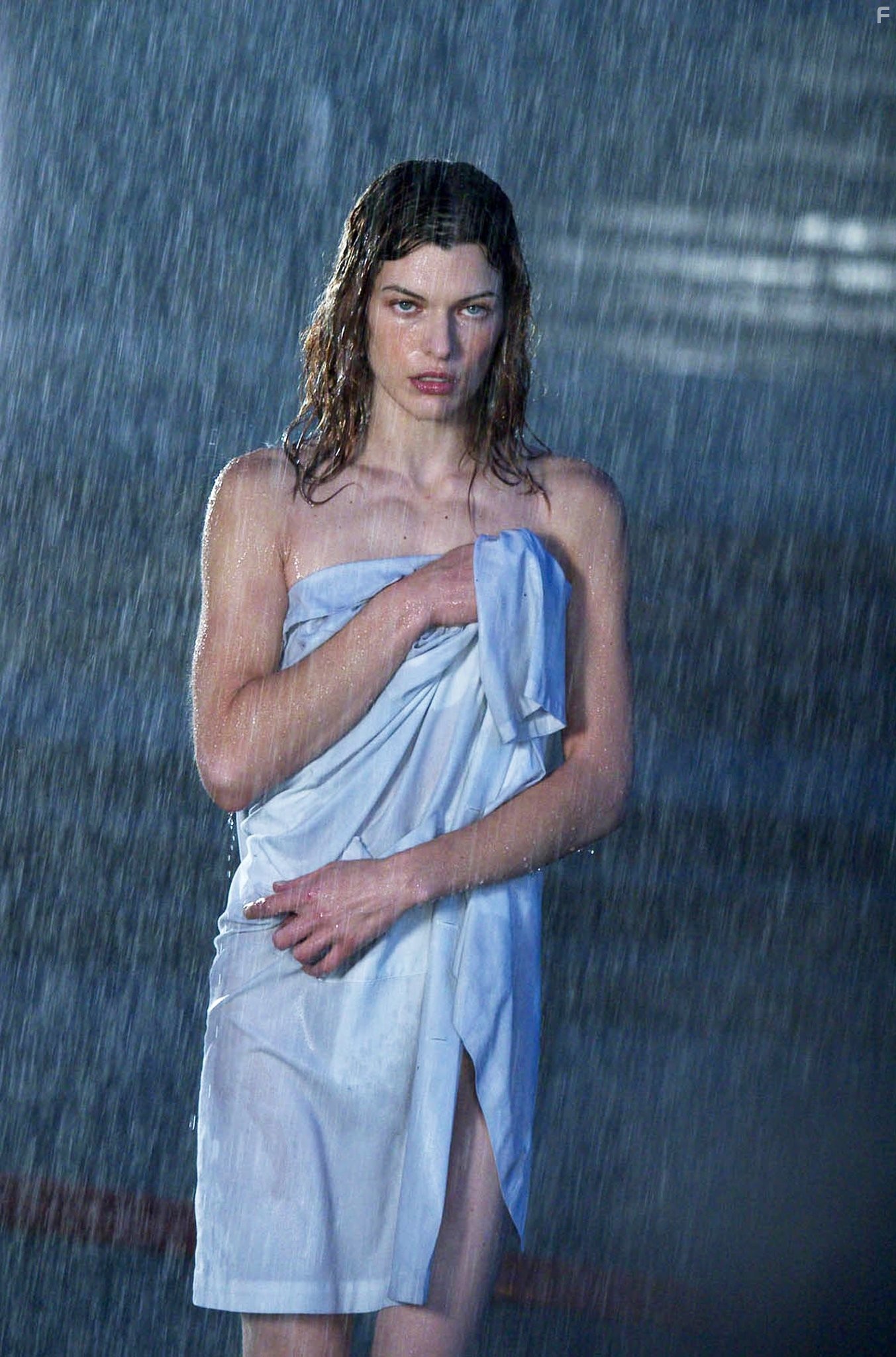 Milla Jovovich in Обитель зла 2: Апокалипсис (2004)