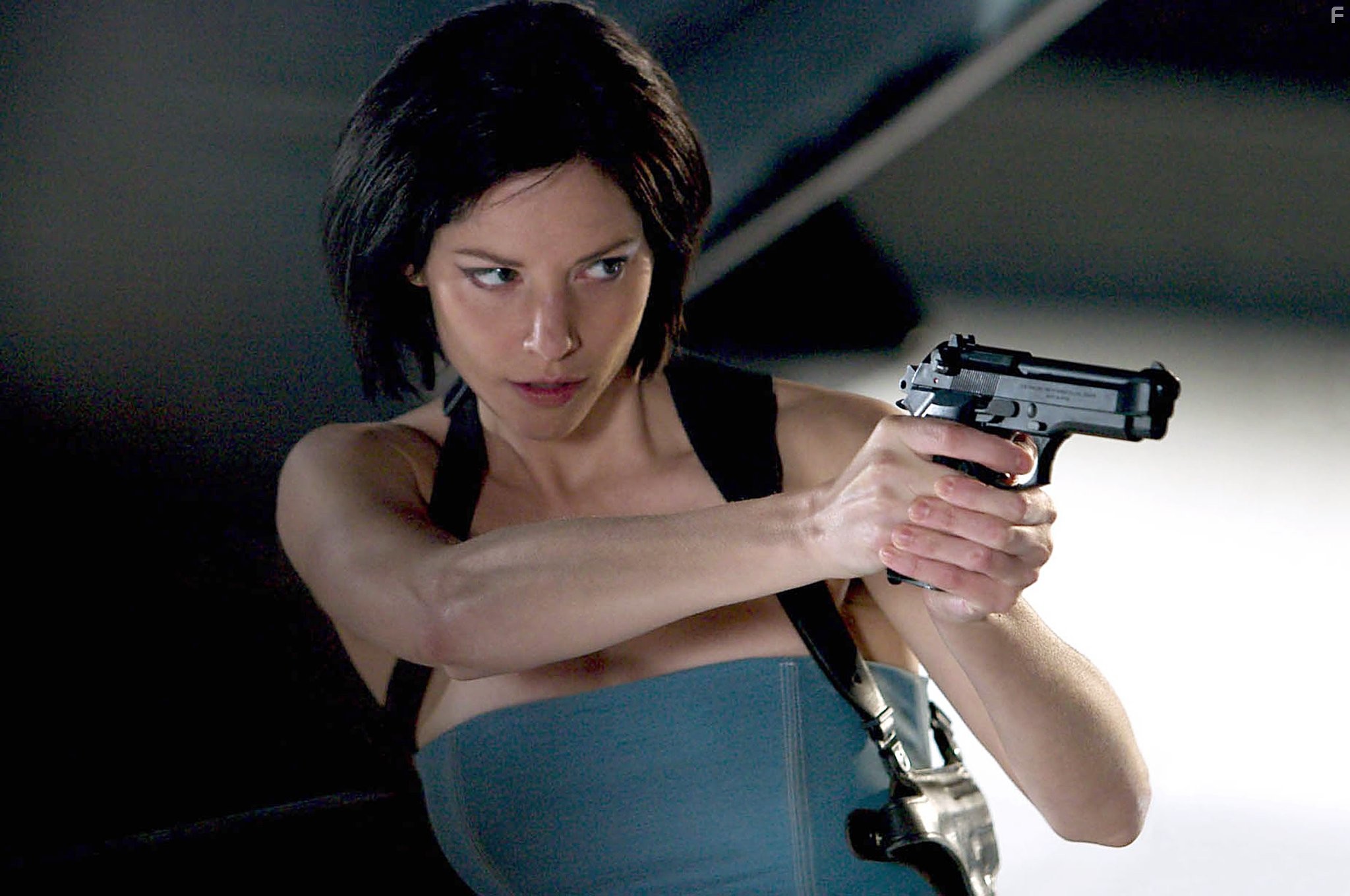 Sienna Guillory in Обитель зла 2: Апокалипсис (2004)