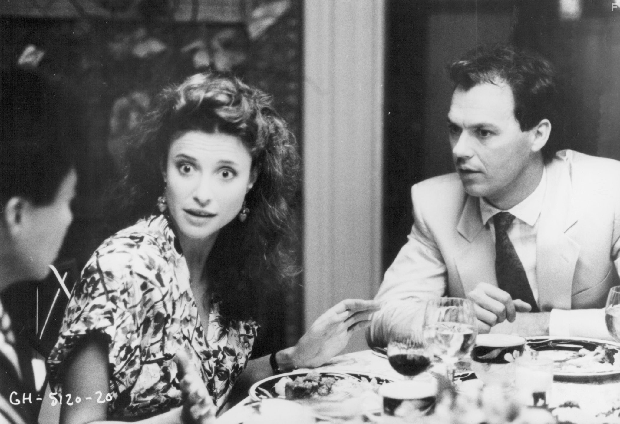 Mimi Rogers and Michael Keaton in Энтузиаст (1986)