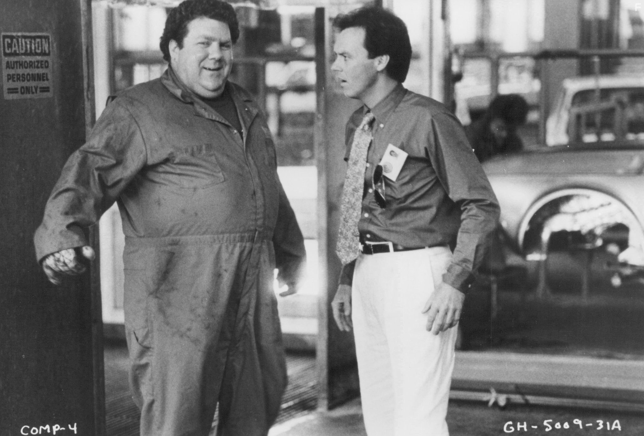 Michael Keaton and George Wendt in Энтузиаст (1986)