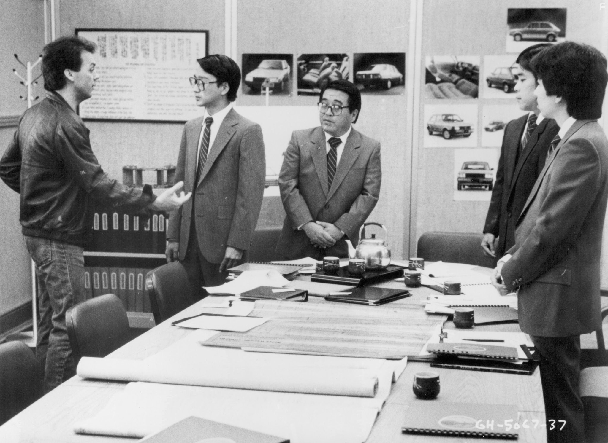 Michael Keaton and Gedde Watanabe in Энтузиаст (1986)