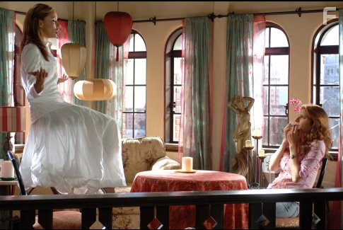 Eva Longoria and Lake Bell in Невеста с того света (2008)