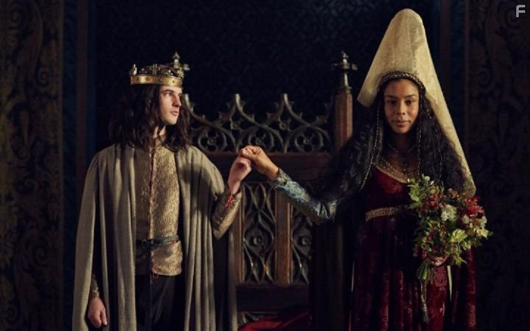 Sophie Okonedo and Tom Sturridge in Пустая корона (2012)