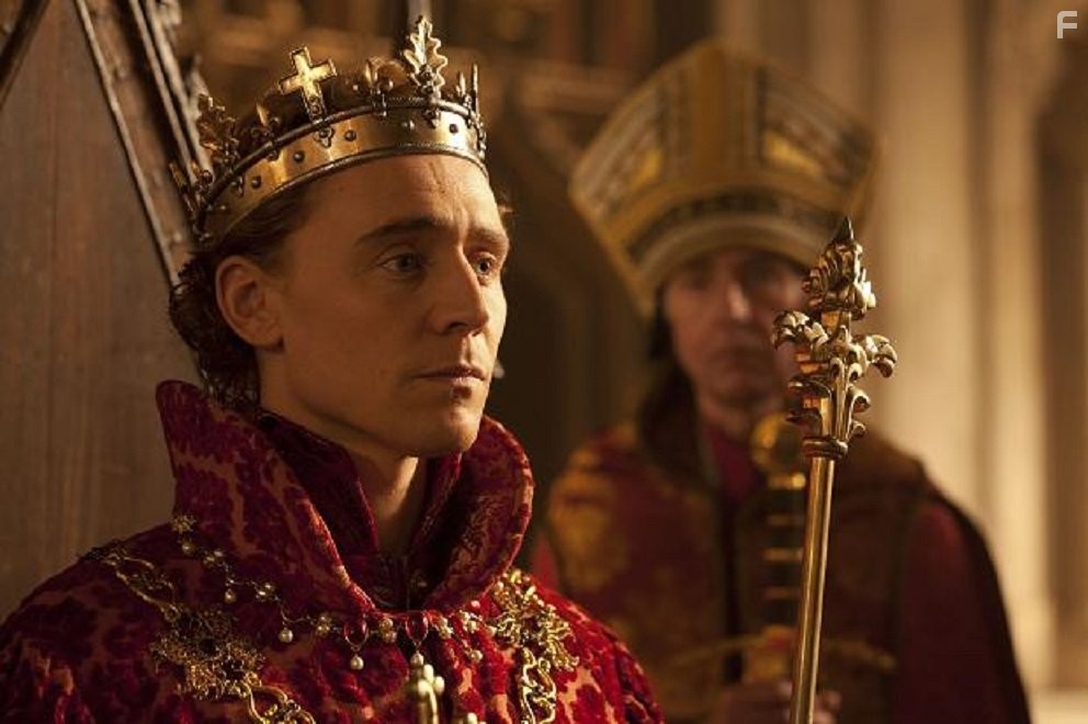 Tom Hiddleston in Пустая корона (2012)