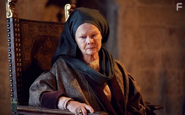 Judi Dench in Пустая корона (2012)