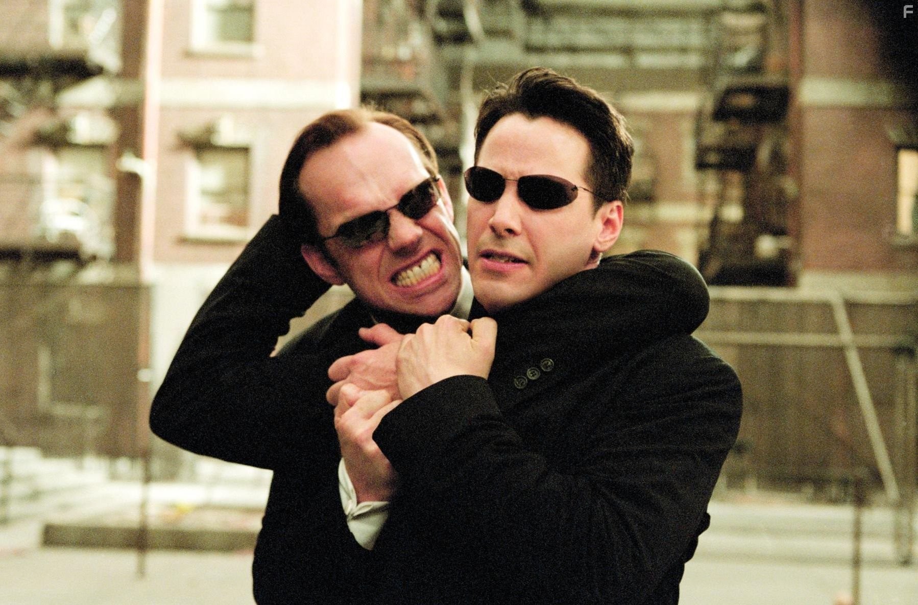Keanu Reeves and Hugo Weaving in Матрица: Перезагрузка (2003)