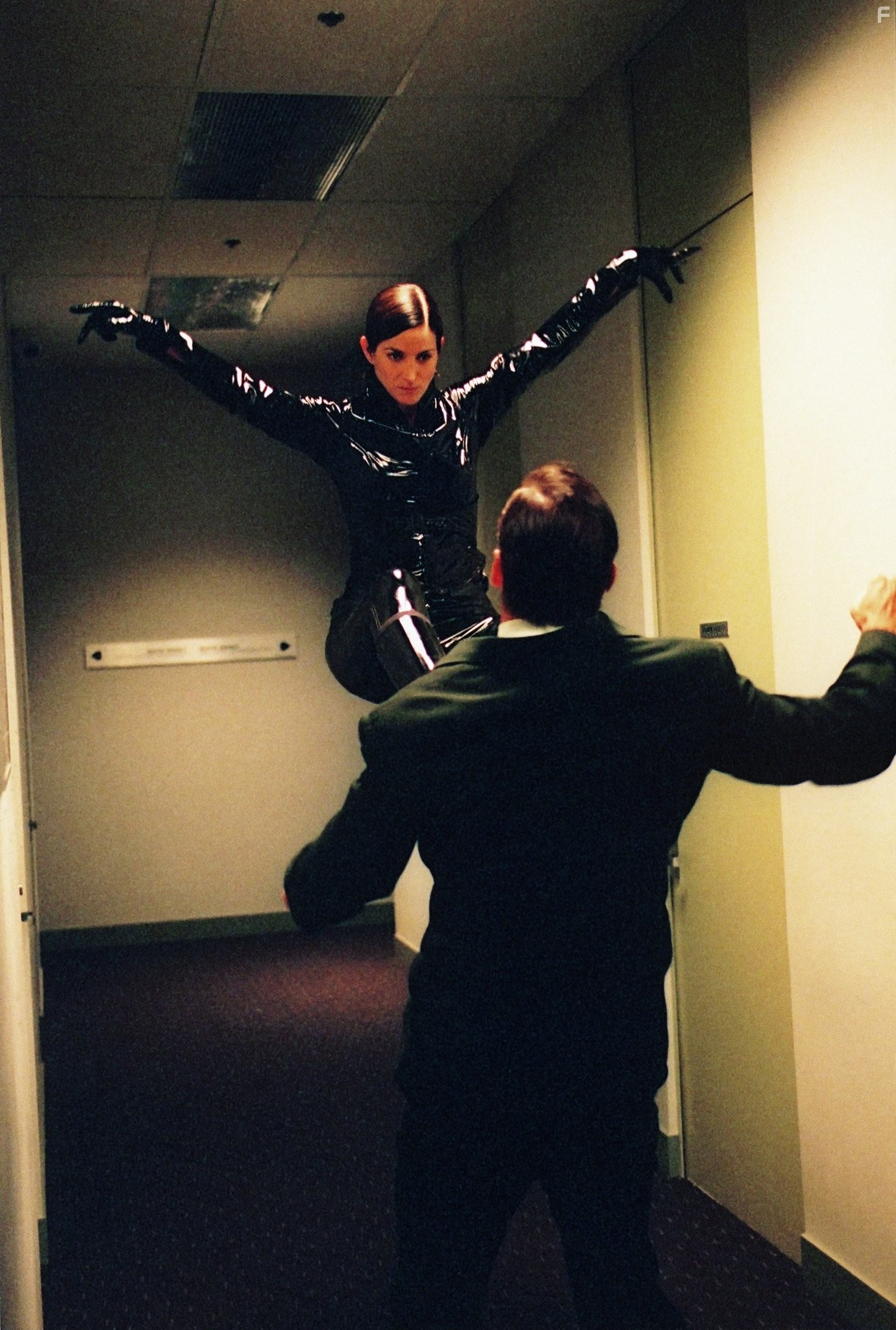 Carrie-Anne Moss and Matt McColm in Матрица: Перезагрузка (2003)