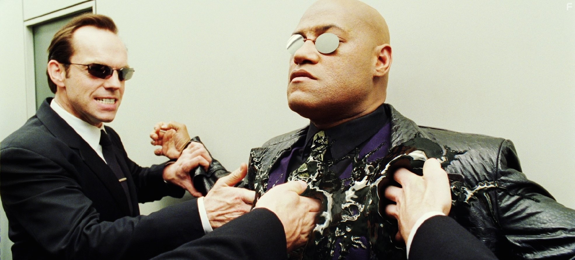 Laurence Fishburne and Hugo Weaving in Матрица: Перезагрузка (2003)