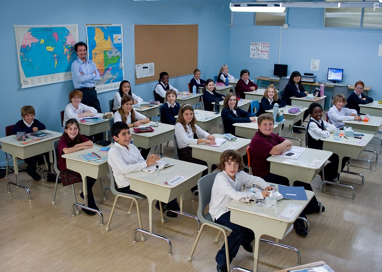 Mohamed Fellag, Marie-?ve Beauregard, Louis-David Leblanc, Vincent Millard, ?milien N?ron, Seddik Benslimane, and Sophie N?lisse in Господин Лазар (2011)