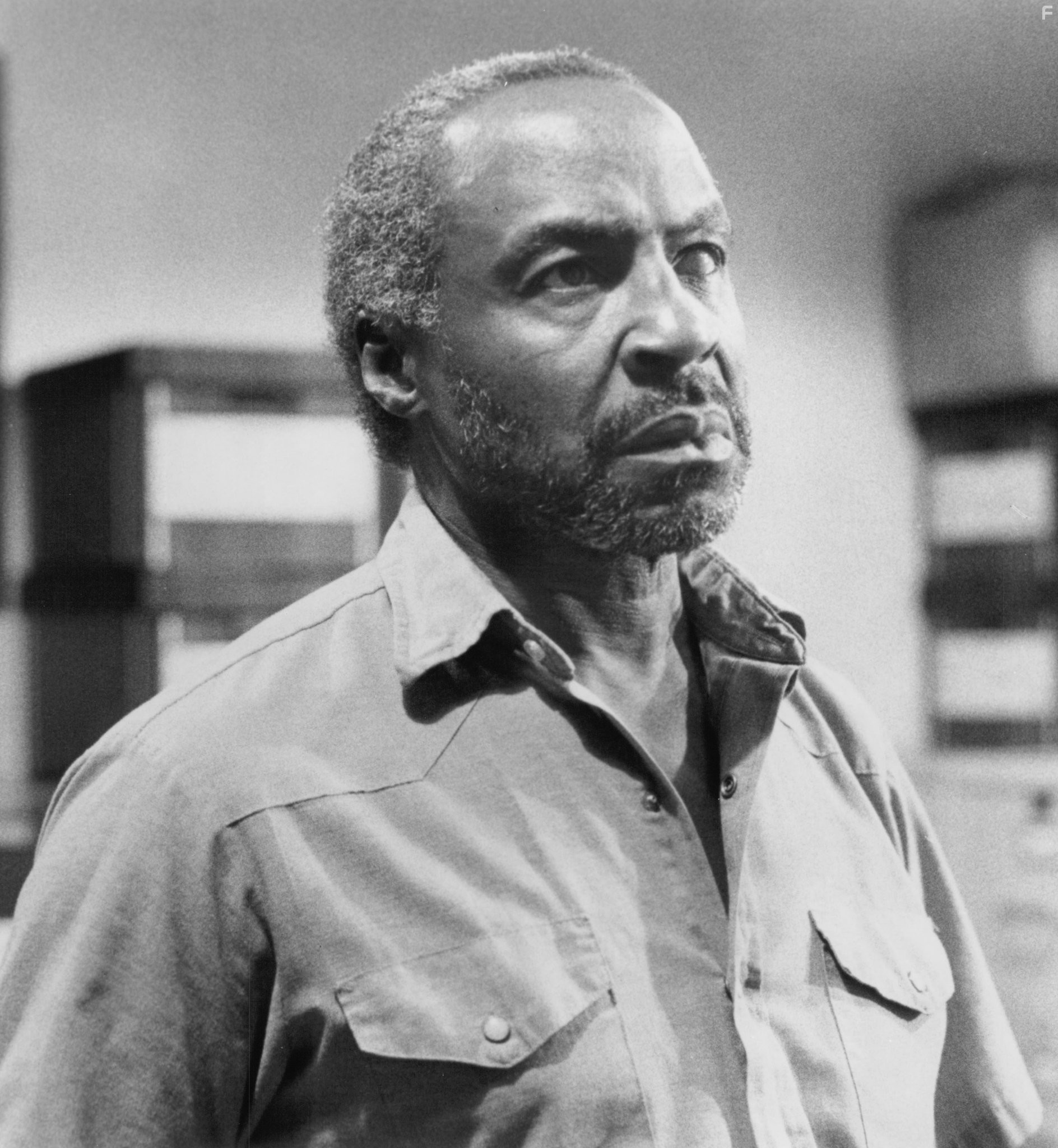 Robert Guillaume in Ордер на смерть (1990)